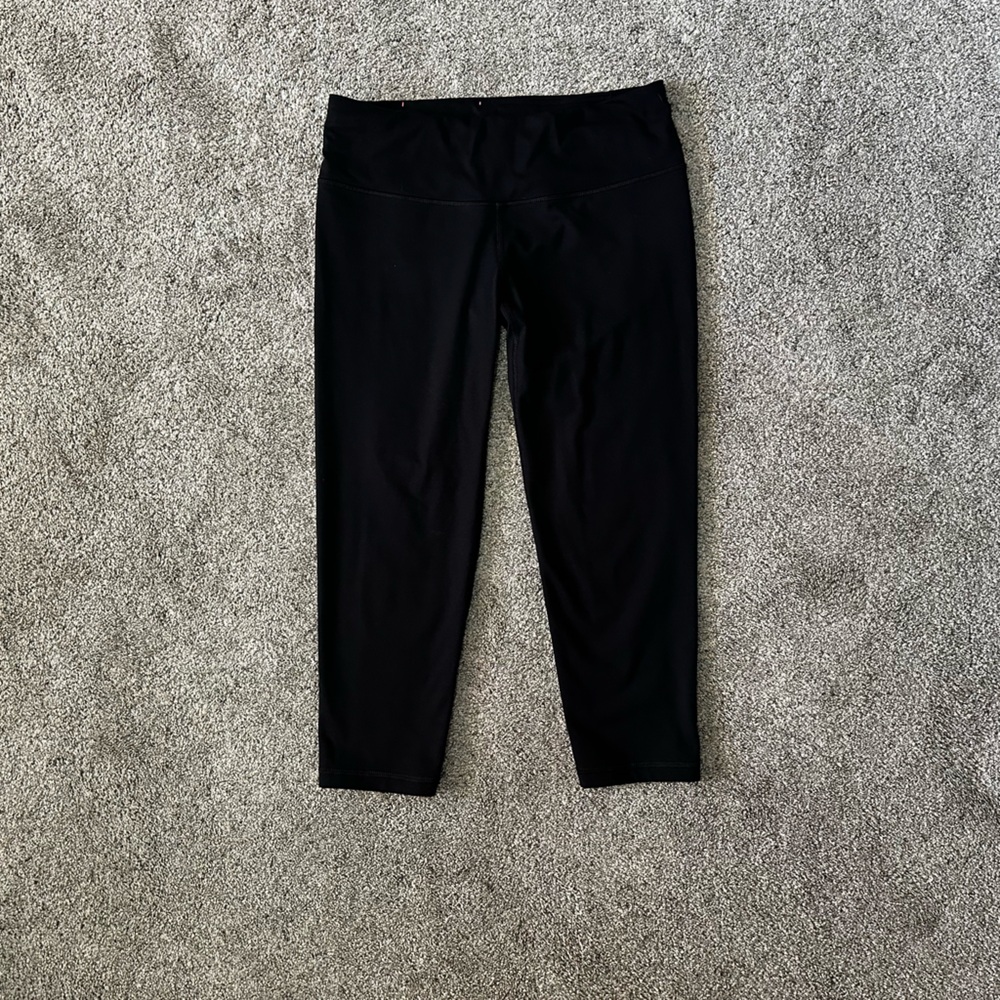 🌻3 for $13🌻 VS Sport | EUC Black Capri Exercise Workout Leggings Size Medium